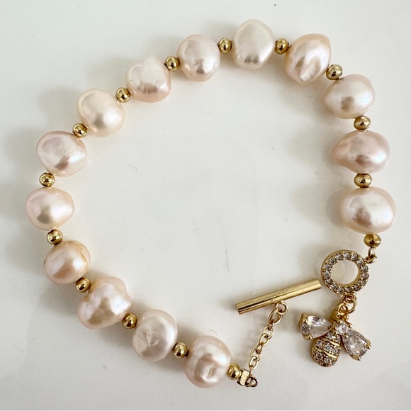 Pearl Jewelry - Random Freshwater Pearl Bee Charm Bracelet, Pink 6.75 inches long